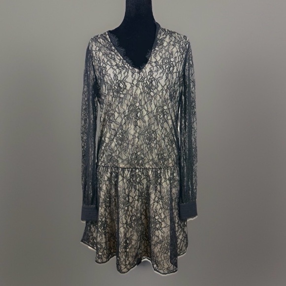 Alice + Olivia Dresses & Skirts - Alice And Olivia Deena Drop Waist Lace Dress Black/natural sz 6